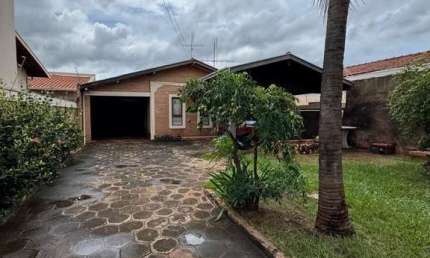 Casa com 3 quartos à venda no Jockey Club, Barretos 