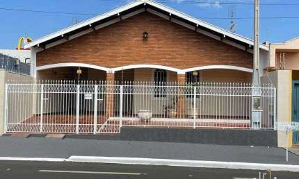 Casa com 3 quartos à venda no Centro, Barretos 