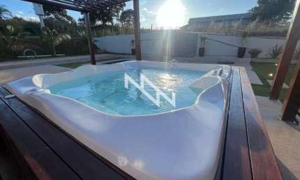 Sobrado de Alto Padrão em Hidrolândia com 5 Suítes e Piscina Moderna