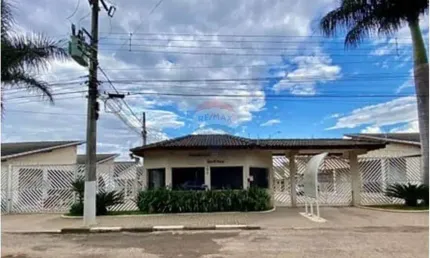 Linda casa em condomínio Residencial Sant'Ana em Araçoiaba da Serra