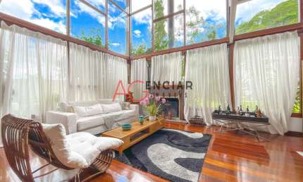 Casa EXCLUSIVA no LUXUOSO Condomínio Vale dos Eucaliptos .