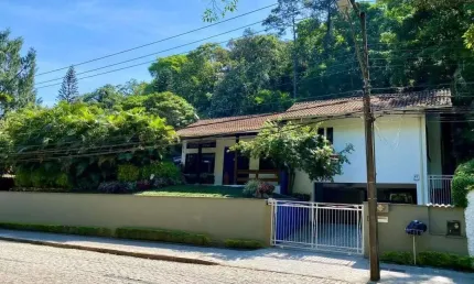 Casa com 4 quartos à venda no Glória, Joinville 