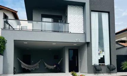 Linda casa mobiliada a venda em Santana de Parnaíba .