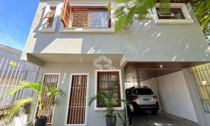 Casa Semi-Mobiliada com 4 Suítes - Oportunidade Imperdível!