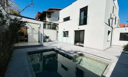 Casa para venda de 228 m² com 4 quartos por R$  3.650.000  em Alphaville/SP