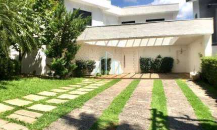 Casa de 420  m² com 4 suítes  para aluguel ou venda - Santana de Parnaíba