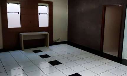 Casa à Venda em Mogi Guaçu: 3 Dormitórios, 332m² por R$800k