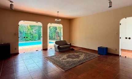 Casa à Venda em Mogi Guaçu: 3 Dormitórios e 4 Banheiros
