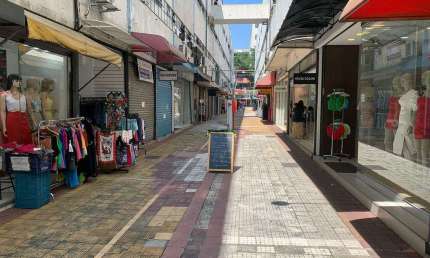 Loja Comercial para Aluguel no Bom Retiro, São Paulo - 72m² em Galeria