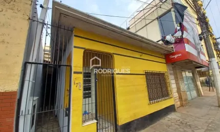 Casa com 2 quartos para alugar na Rua Marquês do Herval, 178, Centro, São Leopoldo por R$ 2.250