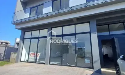 Ponto comercial para alugar na Sibipiruna, 111, Vila Rica, Portão por R$ 2.750