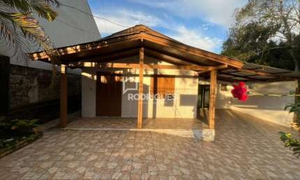 Casa com 3 quartos para alugar na Dona Emiliana, 10, San Ciro, Portão por R$ 2.225