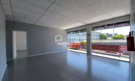 Sala comercial para alugar na avenida teodomiro porto da fonseca, 357, padre reus, são leopoldo por r$ 1.150