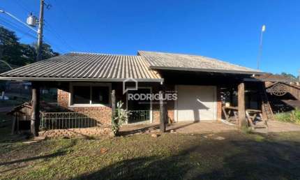 Casa com 3 quartos para alugar na Petersen, 42, São Jorge, Portão por R$ 1.335