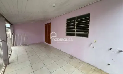 Casa em condomínio fechado com 2 quartos para alugar na Pernambuco, 348, São Jorge, Portão por R$ 1.285