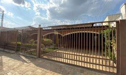 Casa com 3 quartos para alugar no Jardim Brasil, São Carlos  por R$ 4.673