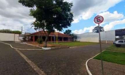 Apartamento com 2 quartos para alugar no Jardim Tangará, São Carlos  por R$ 1.667