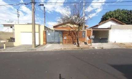 Casa com 2 quartos para alugar na Vila Marina, São Carlos  por R$ 2.633