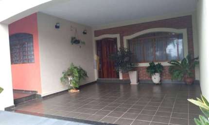 Casa com 3 quartos para alugar na Vila Nery, São Carlos 