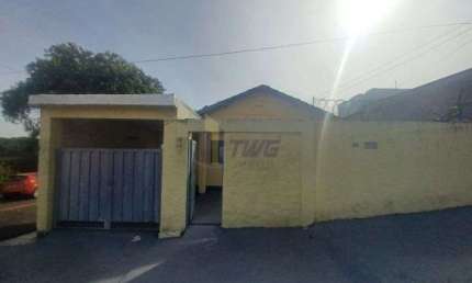 Casa com 3 quartos para alugar no Jardim Paraíso, São Carlos  por R$ 1.334
