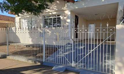 Casa com 2 quartos para alugar na Cidade Jardim, São Carlos  por R$ 2.556