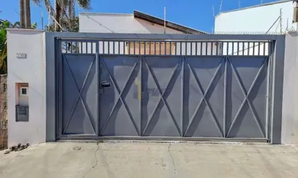 Casa com 2 quartos para alugar na Vila Brasília, São Carlos  por R$ 1.671