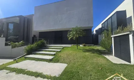 Casa à Venda em Condomínio com 4 Suítes no Solaia sendo 568,94m².