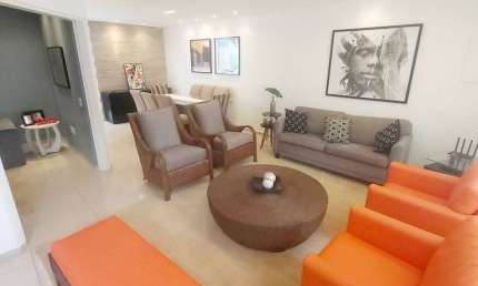 Belíssimo Sobrado com 3 Quartos, 4 Vagas, 203m² no Centro de Osasco.