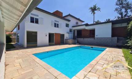 Excelente Casa à Venda no Residencial 5 - Alphaville-SP.