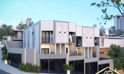 Sobrados Novos, Fase de Construção, 3 Dormitórios, 2 Vagas em Carapicuíba.