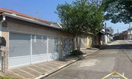 Casa Assobradada com 03 Dormitórios e 02 vagas em Osasco, Jd. das Flores.