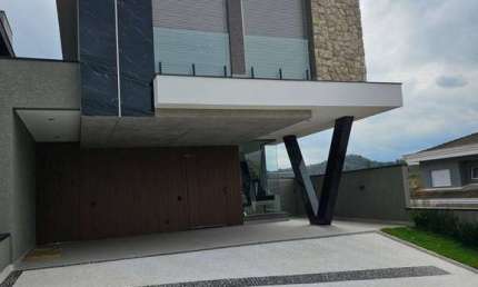 Excelente Casa Nova no Condomínio New Ville - Santana de Parnaíba-SP.