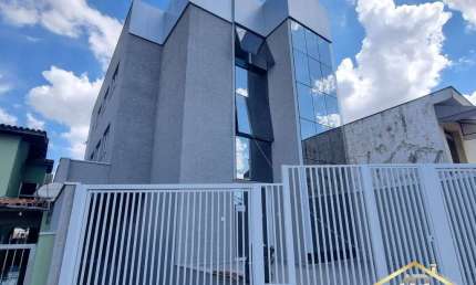 Prédio novo com elevador para locação comercial. 3 pavimentos.