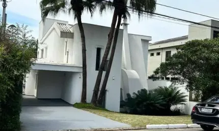 Belíssima casa em Alphaville com 4 dormitórios - Resid. Alphaville 2