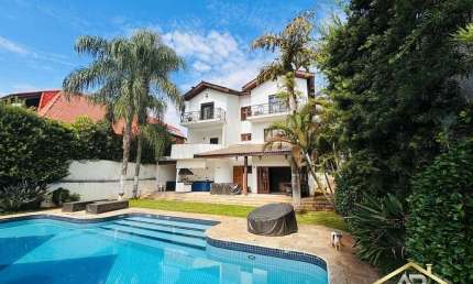 Casa de Luxo: 520m² - 4 Suítes, piscina, salão de festa - Venda/Locação.