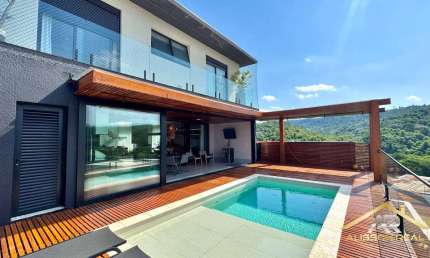 Luxo e conforto! Casa mobiliada com 4 Suítes - 574,96m² no Itahyê.