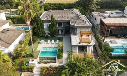 Mansão Exclusiva: 1250m², 5 Suítes, Piscina, Jardim e Arquitetura Moderna.