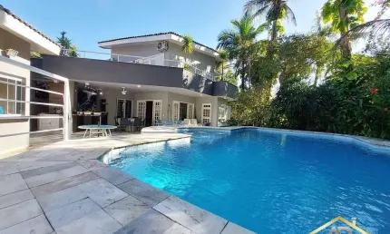 CASA À VENDA EM RIVIERA DE SÃO LOURENÇO - AC 361m² e AT 525m² - 4 SUÍTES.