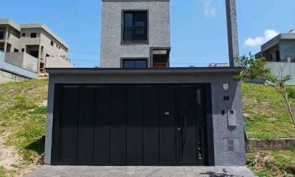 Oportunidade! Linda casa com piscina e 1 suíte, 126m² de construção.