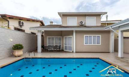 Oportunidade! Linda Casa de 360m² aconchegante, só entrar e morar.