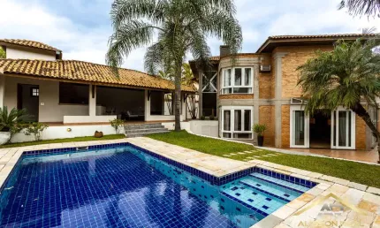 Casa Luxuosa para locação! 4 suítes, 7 banheiros, escrit. e home theater.