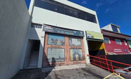 Excelente Salão Sobre Loja sendo 200m² no Veloso em Osasco.