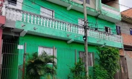 Casa em Barueri - Oportunidade de renda, 390m², próximo a comércios.