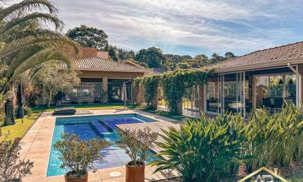 Excelente casa com 4 sts, hóspedes, gourmet, piscina aquecida, 1.360,00 m².