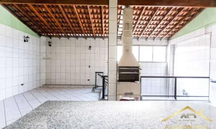 Sobrado à Venda  com 5 Quartos, 3 Vagas no Vila Yolanda.