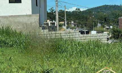 Terreno em condomínio com 150m² no Nova Jaguari em Santana de Parnaíba.