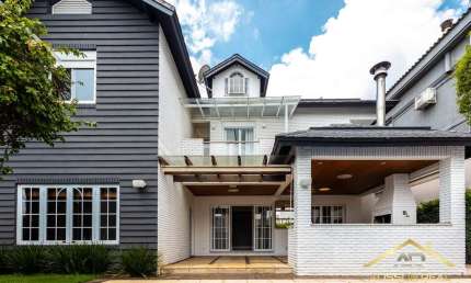 Casa em Cond. 4 Suítes, 2 Vagas, Tamboré 10 - Santana de Parnaíba.
