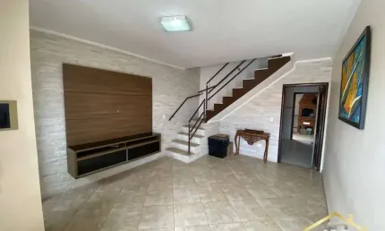 Linda Casa em Condomínio Alto de Quitaúna 02 suítes - Osasco