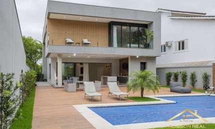 Belíssima Casa no Res. 12, 4 Suítes, 630m² - 4 Vagas - Alphaville - SP.