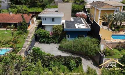 Linda Casa em Condomínio, com 3 Sts, Sala Ampla, 682,50m² - Jandira - SP.